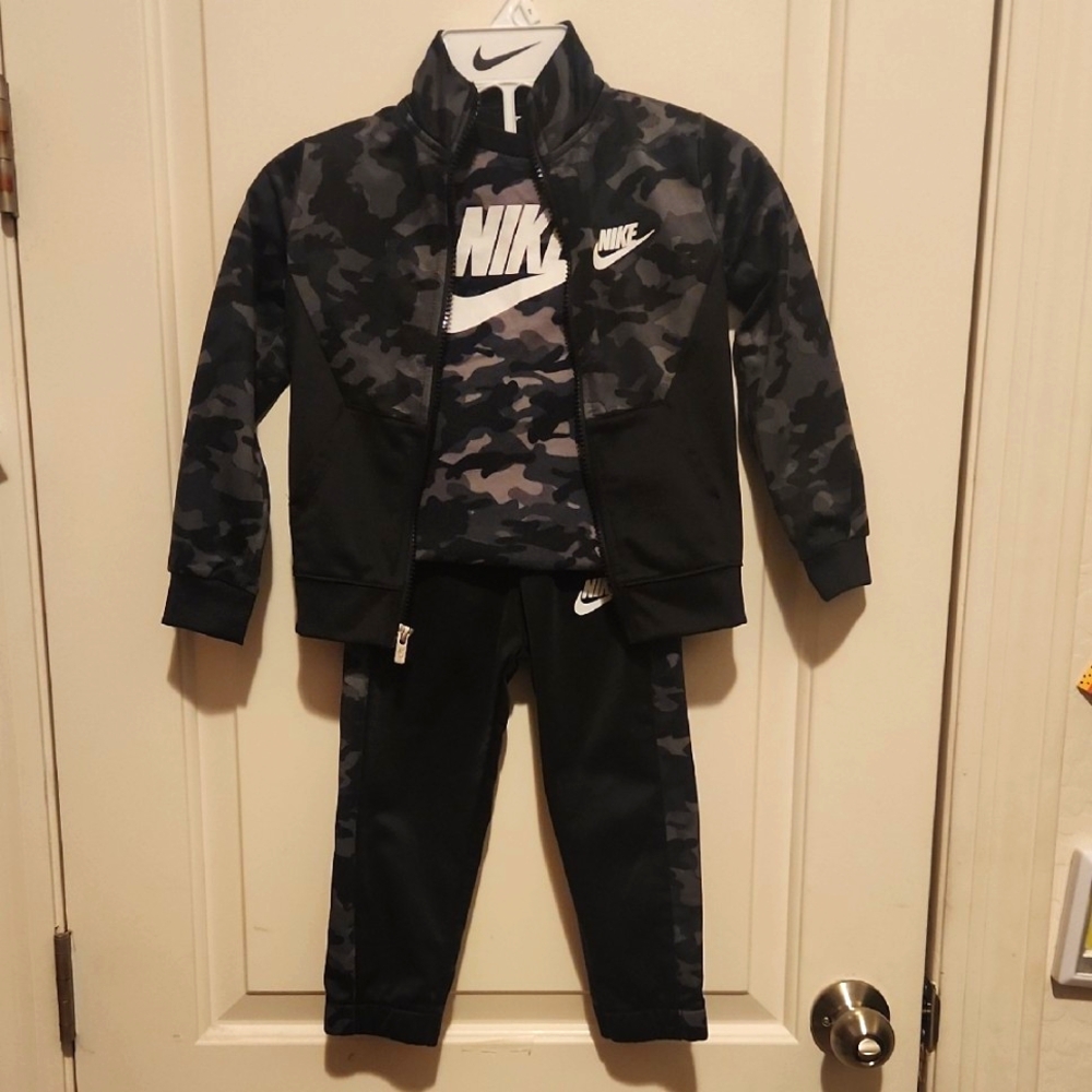 Nike Black Camo 3 Piece Tracksuit Set! WORN 1X NEEDED A SIZE UP! Boys Size 3T.